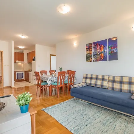 Apartment Lct Cassiopeia Adriatica Split